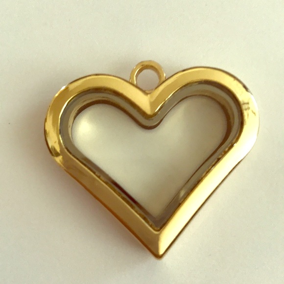 Gold toned lucite/plastic heart pendant - Picture 1 of 3